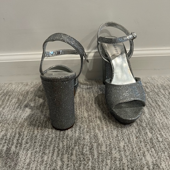 ✨NEW MADDEN GIRL HEELS✨ - Picture 9 of 10